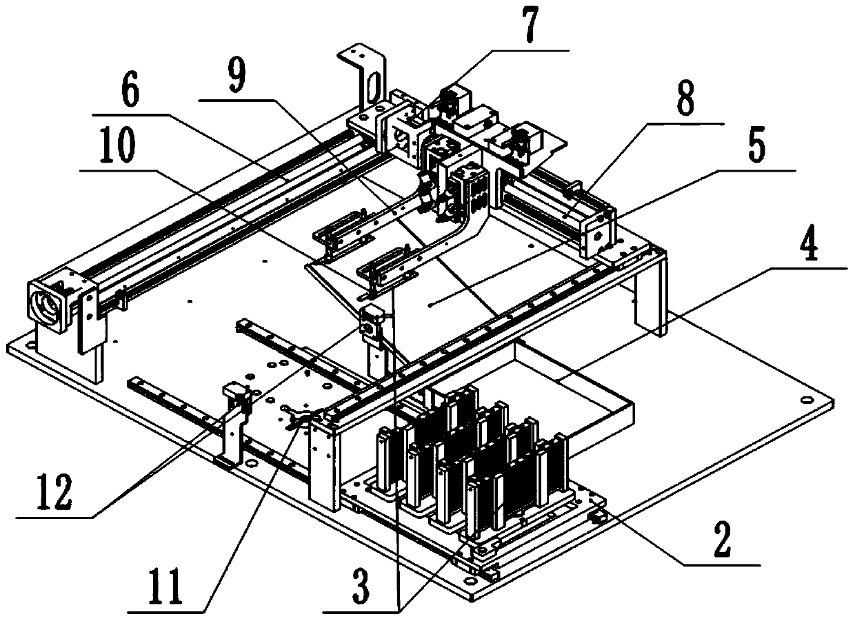 Automatic feeding and discharging machine