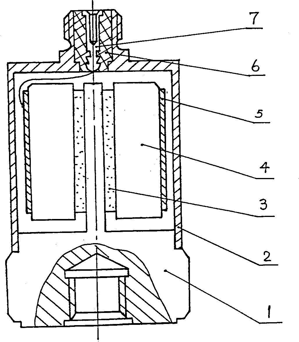 Improved shearing insulating piezoelectric accelerometer capable of being used at 200 deg.C