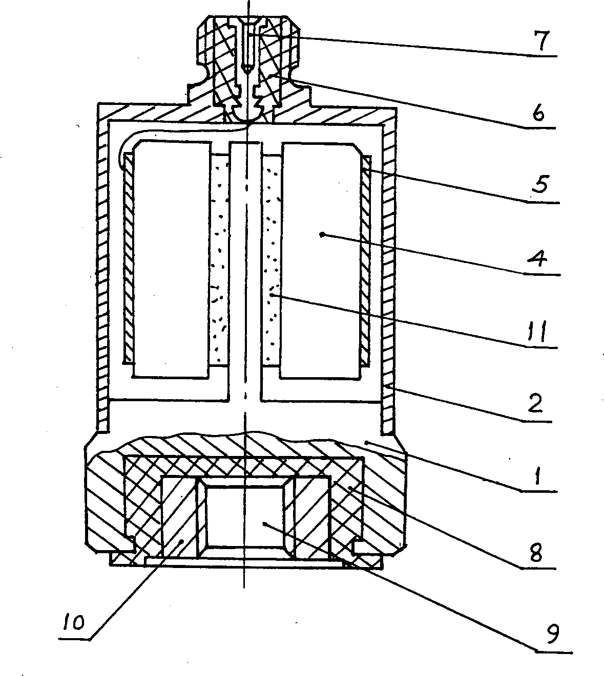 Improved shearing insulating piezoelectric accelerometer capable of being used at 200 deg.C