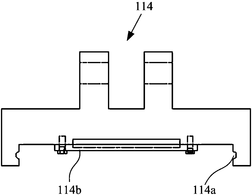 Movable retractable device and movable retractable solar panels