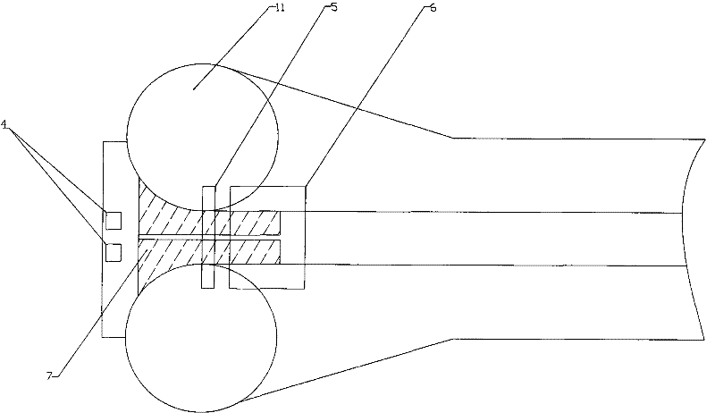 Feeding mechanism for feeding polytetrafluoroethylene membrane into chain clamping device