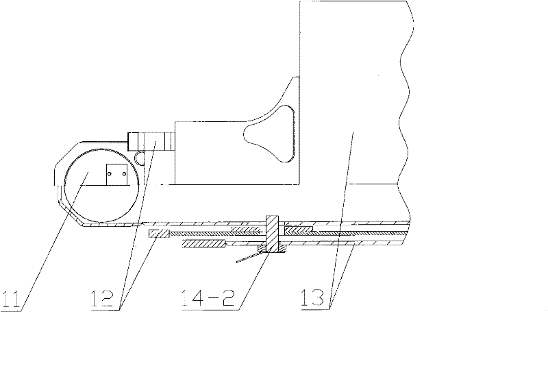 Mobile construction machinery and outrigger locking mechanism thereof