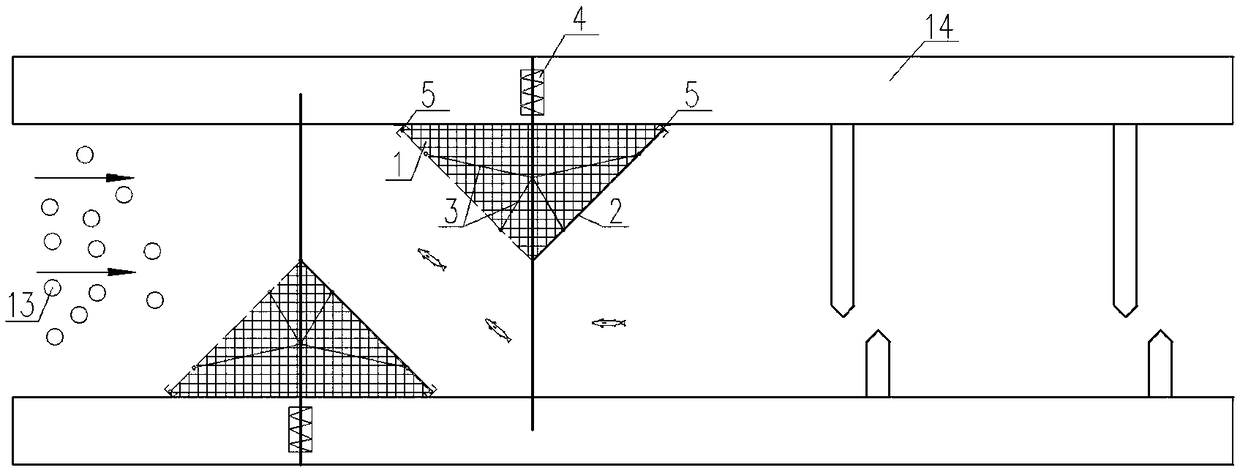 Convenient garbage intercepting and cleaning device for inside of fish way