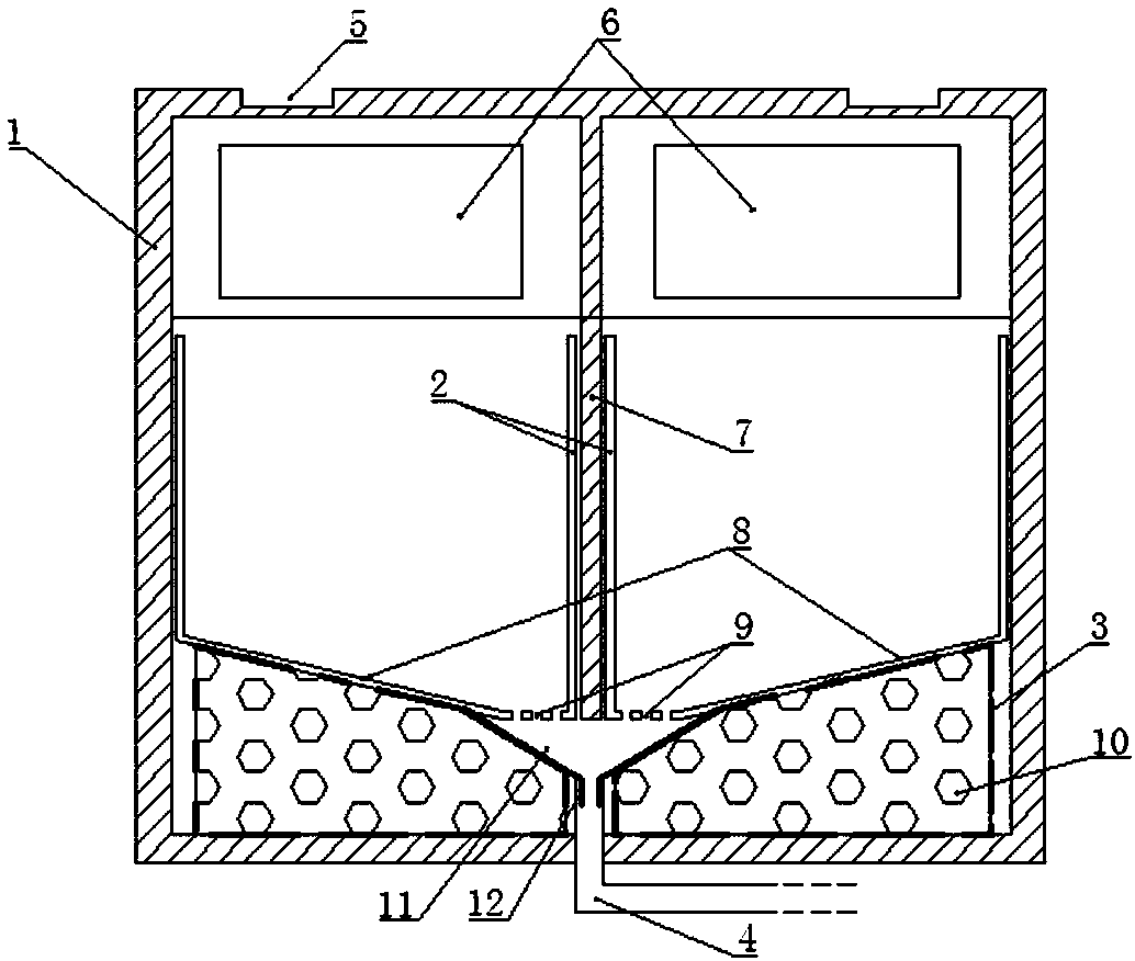 Trash bin with dirt discharging function