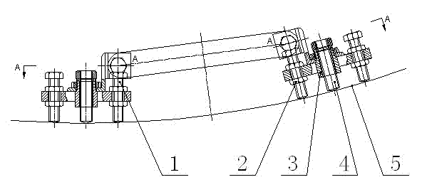 Automatic centering welding deice for bolts of shell liner of mixing machine