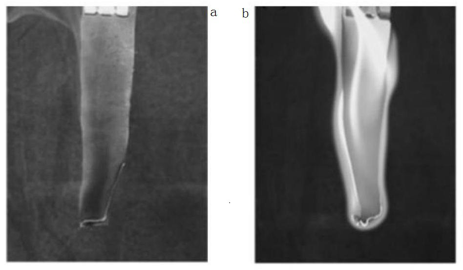 A self-cleaning hydrotalcite/fiber fabric composite material with both wear-resistant and self-healing functions and preparation method thereof