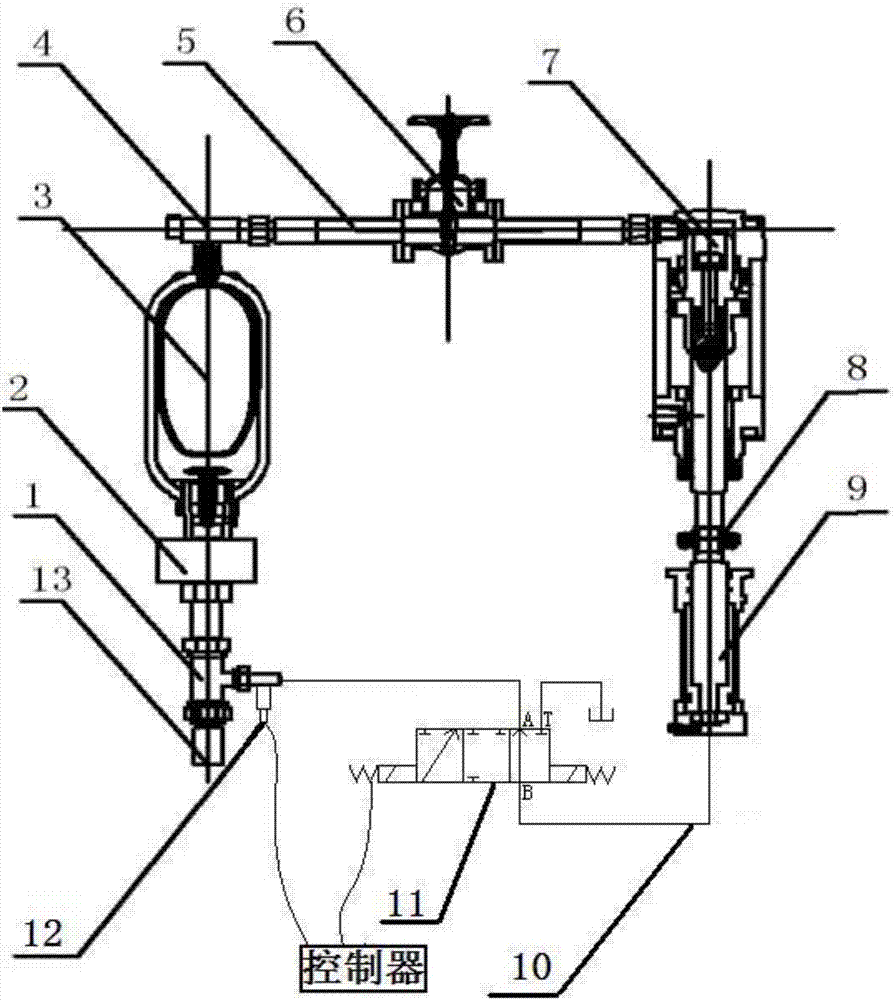 Input-output characteristic controllable hydraulic energy storage device