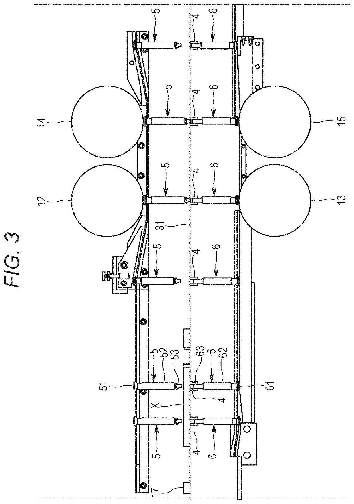 Powdery-material feeding device and powdery-material feeding method