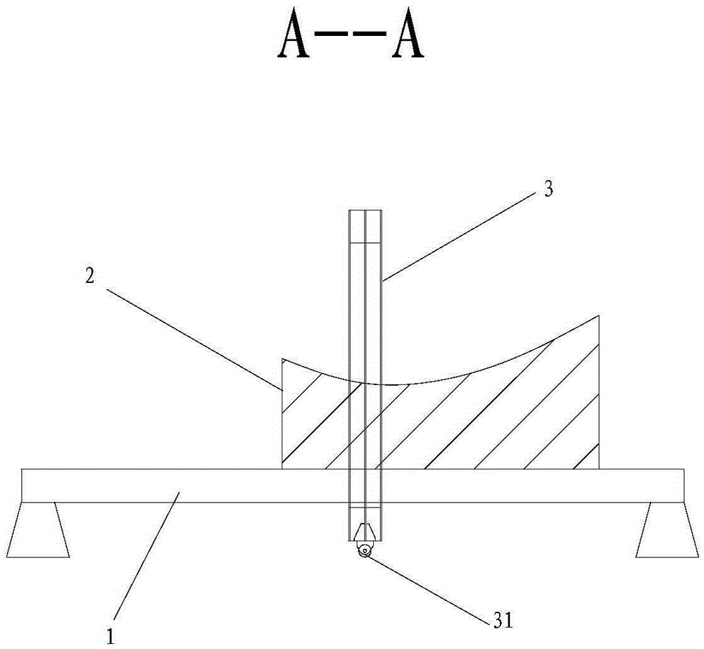 The processing technology and processing device of the large linear outer plate of the bulbous nose of the hull