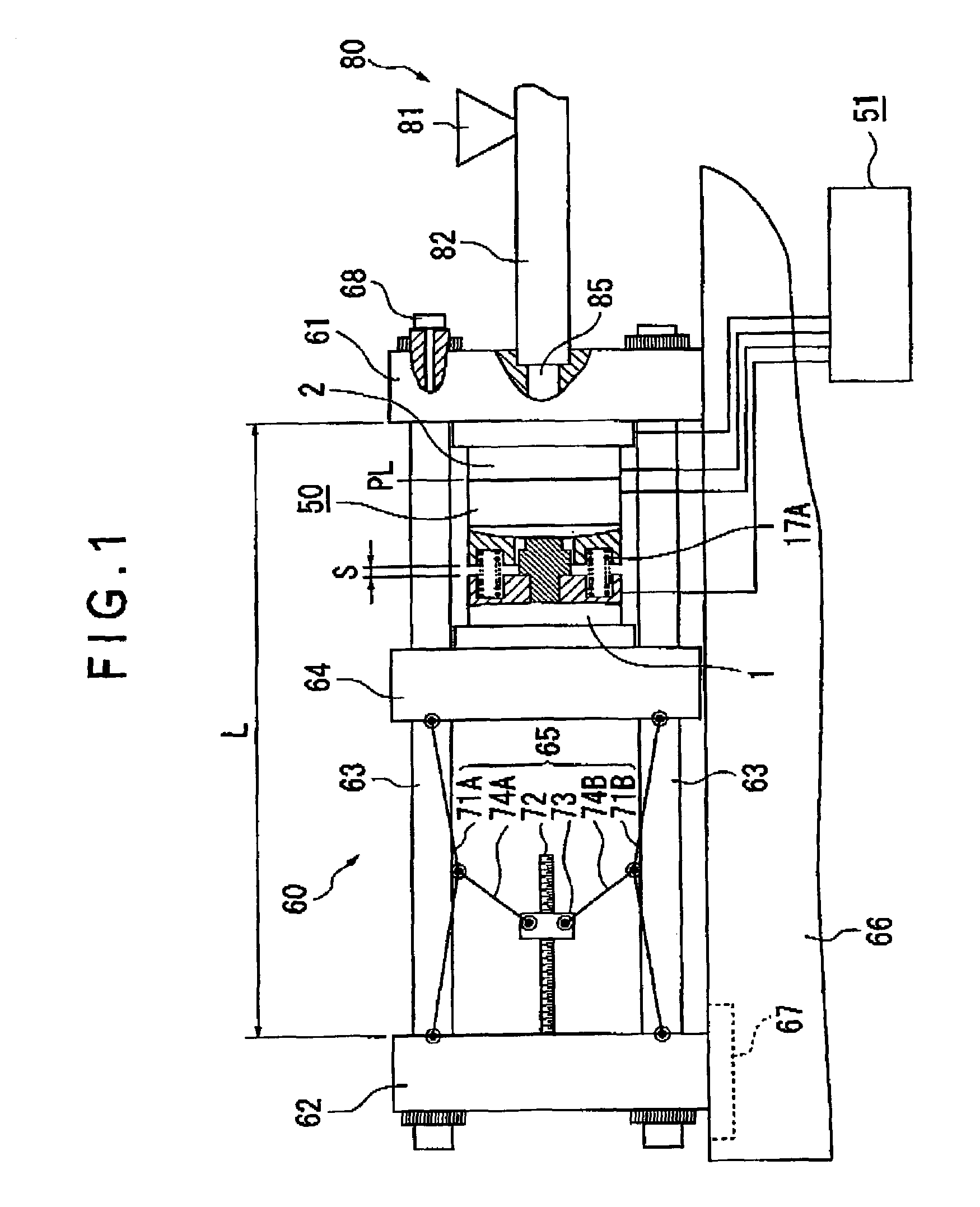 Injection compression molding method and injection compression machine of lens