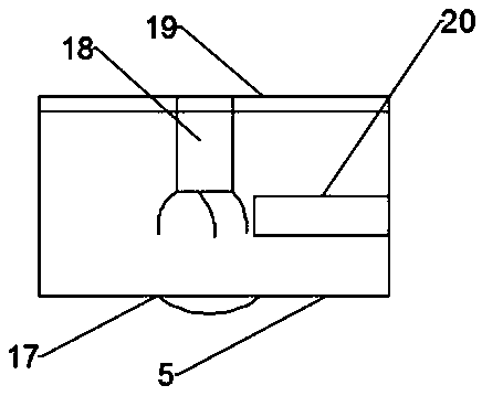 An automatic fruit packaging machine for realizing integrated packaging