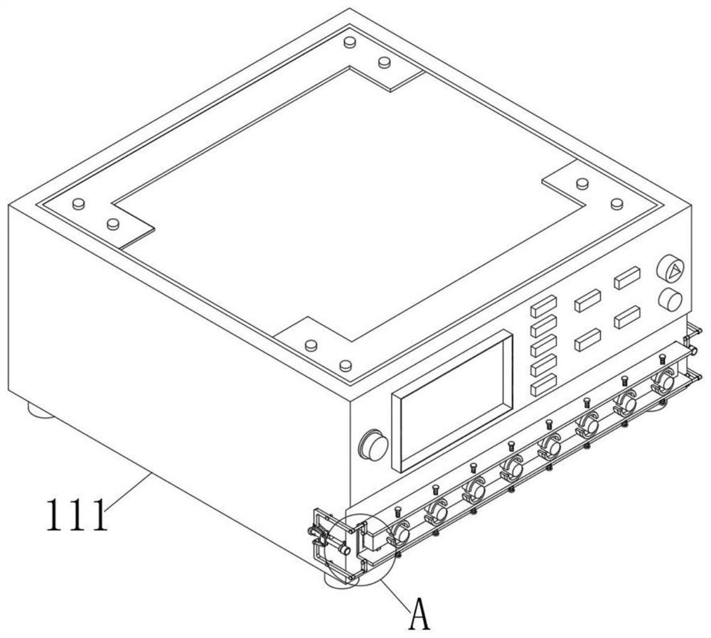 Multi-channel current measuring device with leakage current measuring function