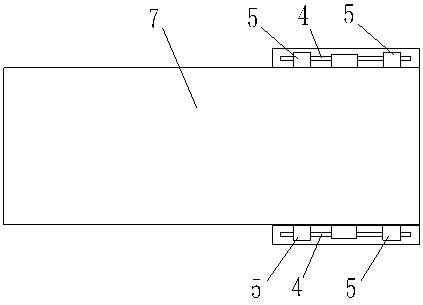 A mold for integral sealing of multi-bottle bodies and a packaging method using the same