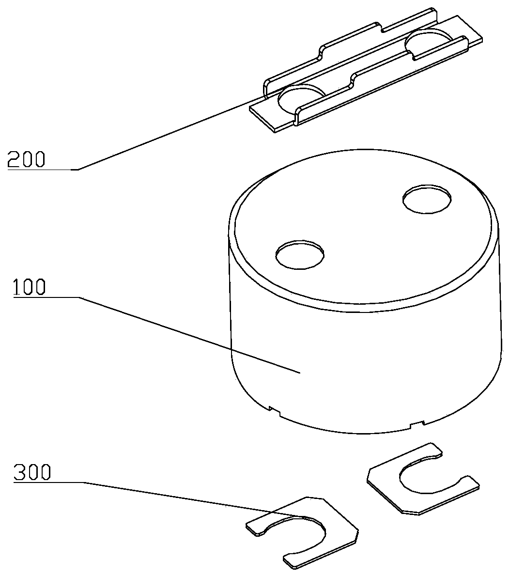 Conveying and material passing device of cylindrical capacitor electrode holder welding machine and method