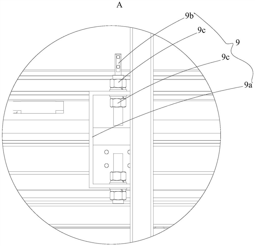 Ultrasonic cleaning machine capable of realizing synchronous lifting