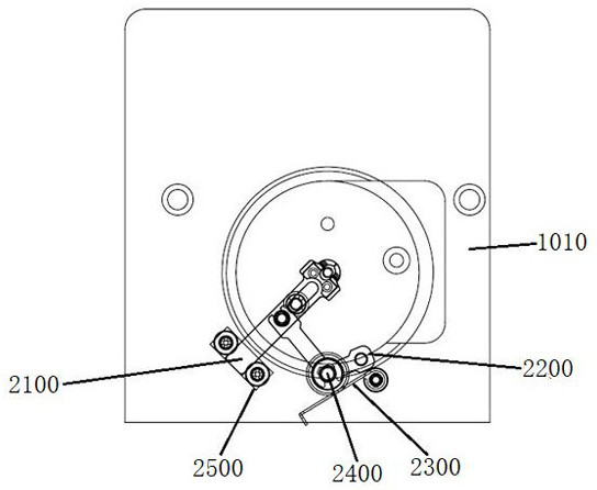 Computerized embroidery machine with dynamic keeping mechanism and working method of computerized embroidery machine