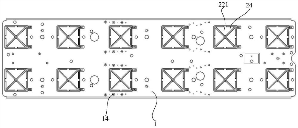 Plastic oscillator unit and antenna