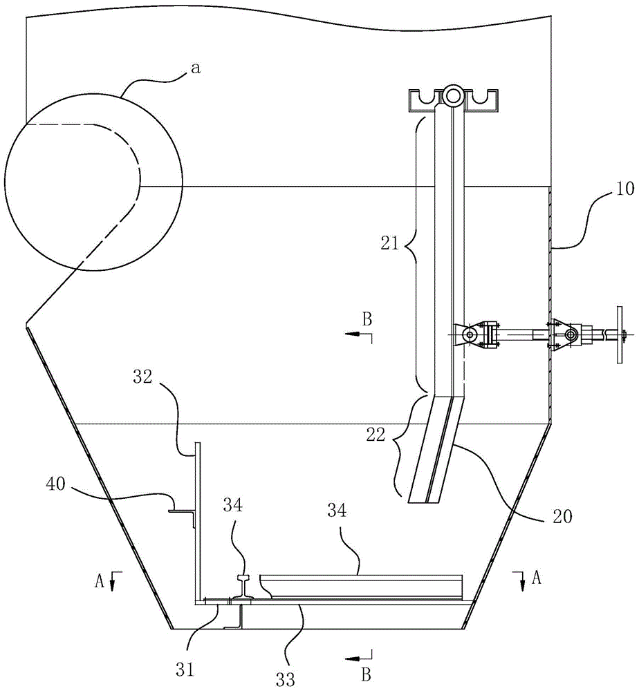 Discharge hopper for belt conveyor