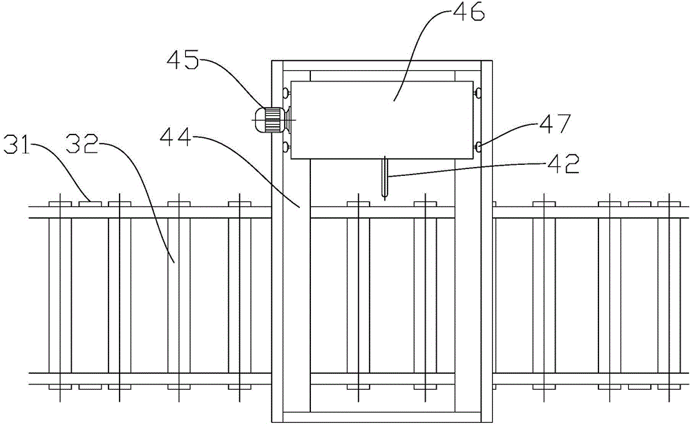 Box body type workpiece shot blasting cleaning device for upper mobile material conveying