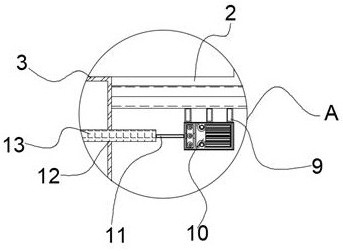 Packaging material crushing and discharging device capable of controlling speed