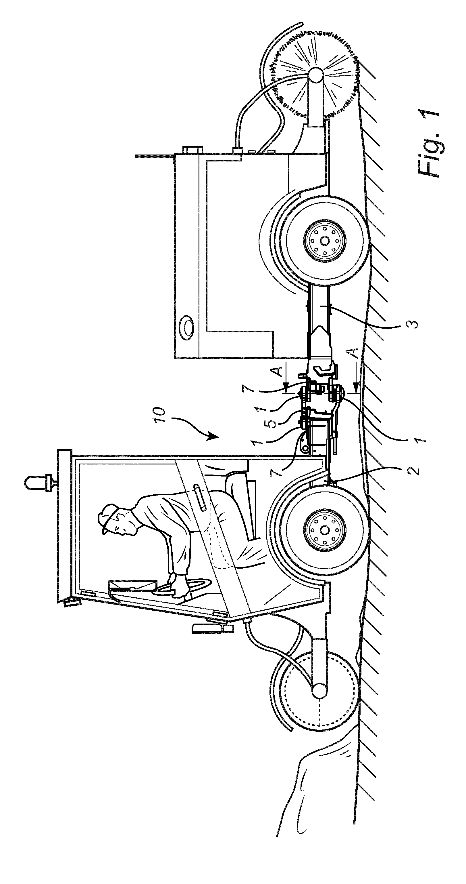 Articulated joint for an implement carrier vehicle and an implement carrier vehicle comprising such articulated joint