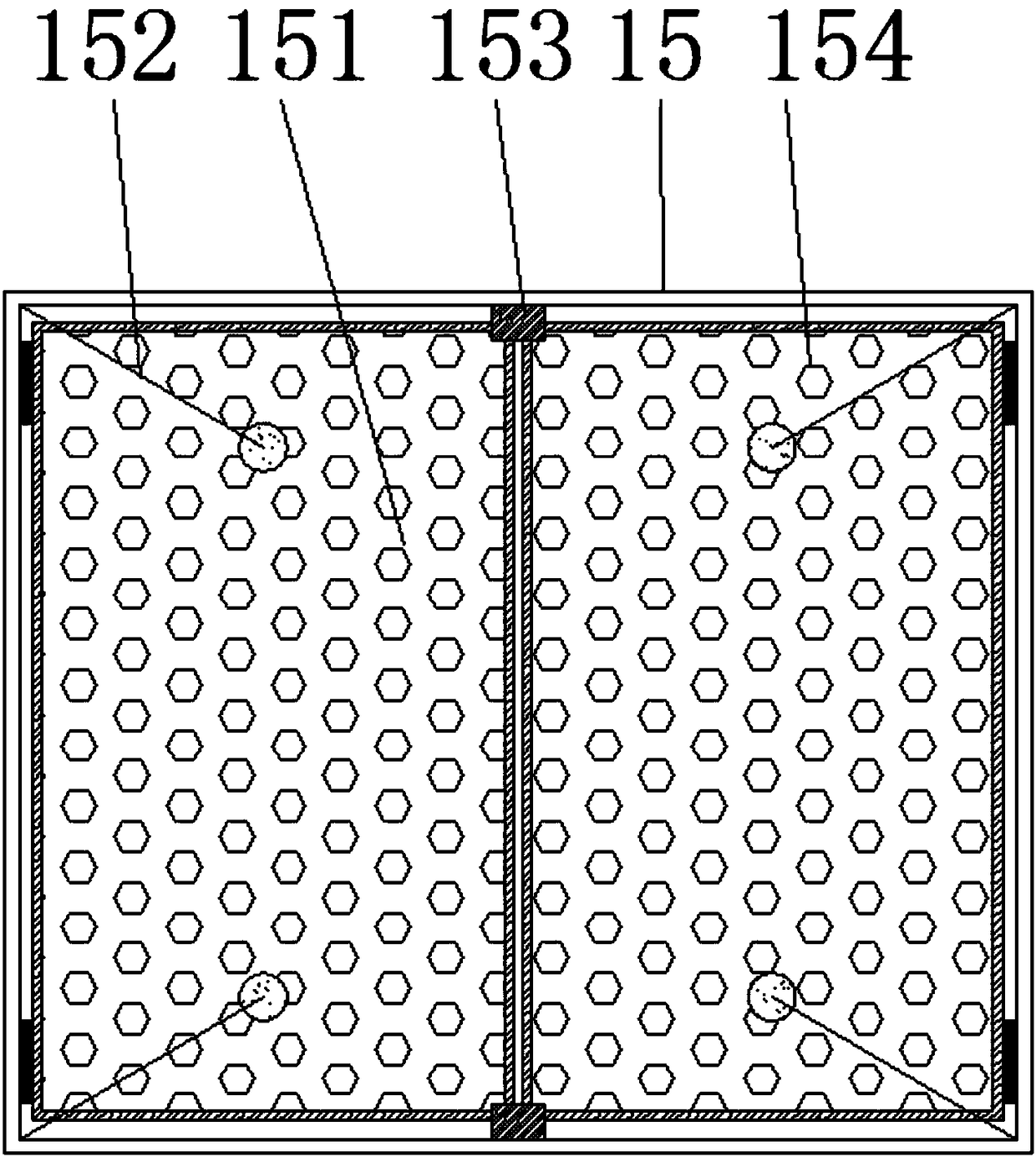 Automatic underwater feeding basket for manatees