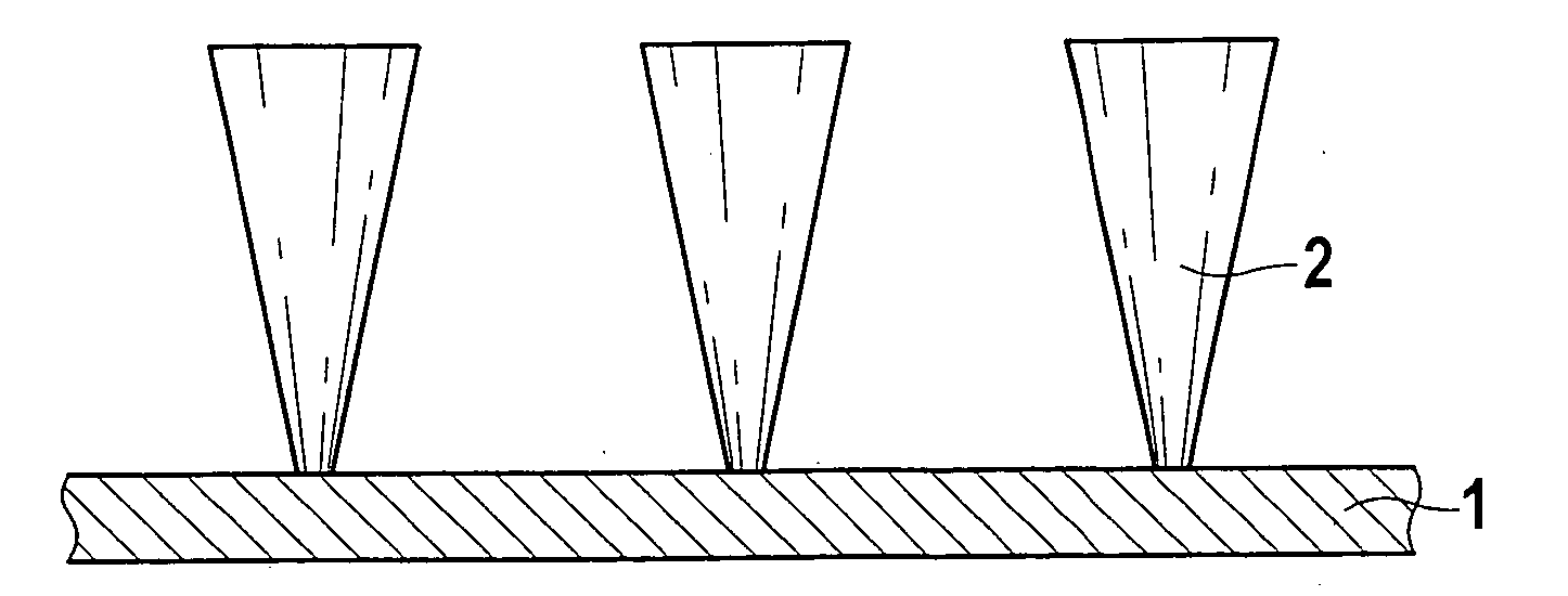 Method for producing a device including an array of microneedles on a support, and device producible according to this method