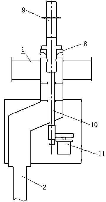 Compact solar water heater with anti-freezing emptying function