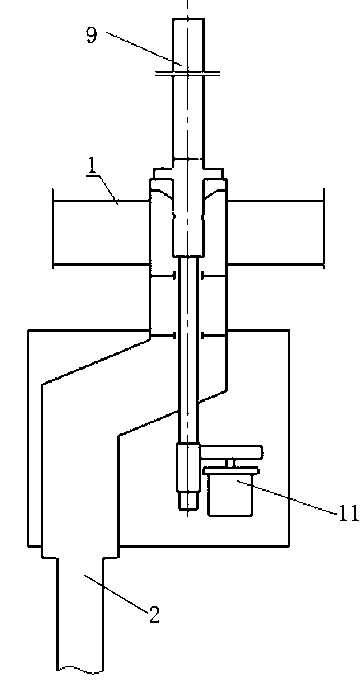 Compact solar water heater with anti-freezing emptying function