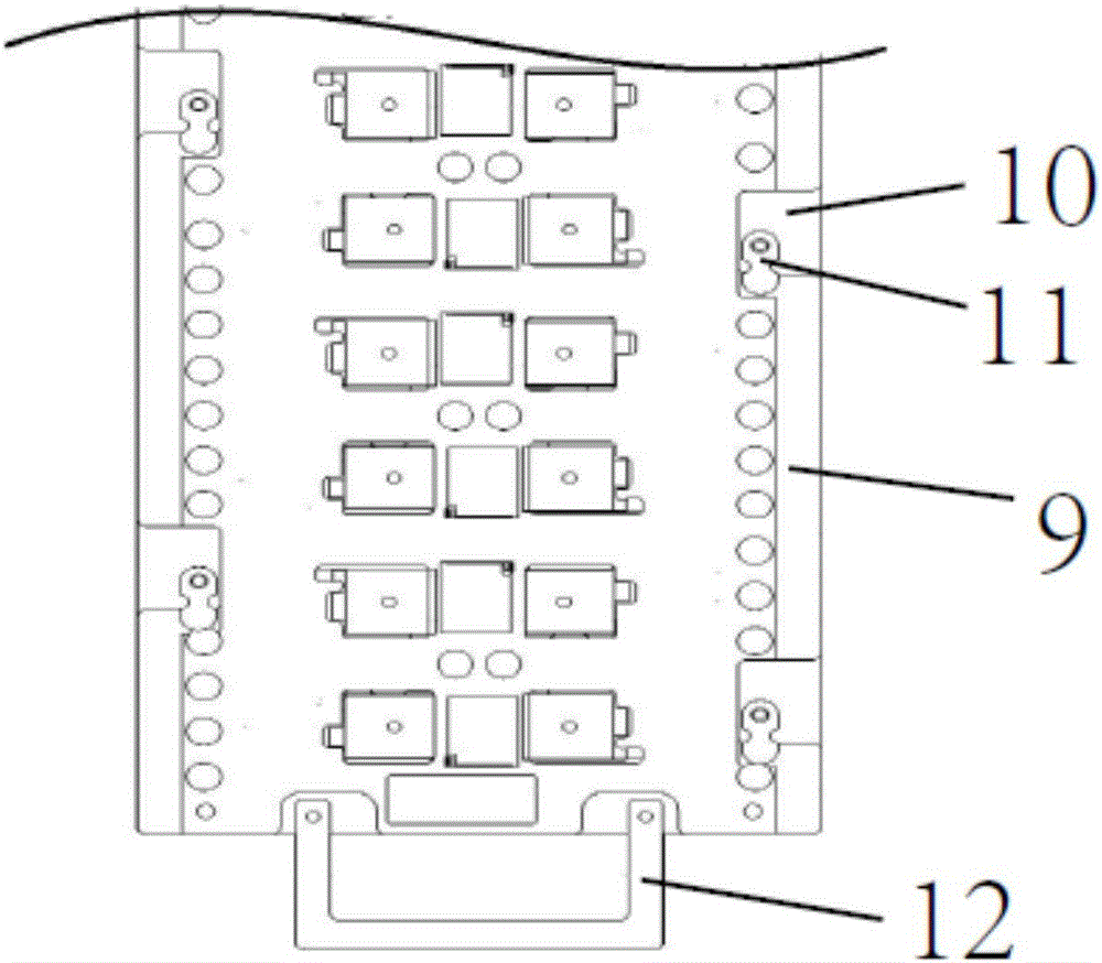 Batched material conveying device