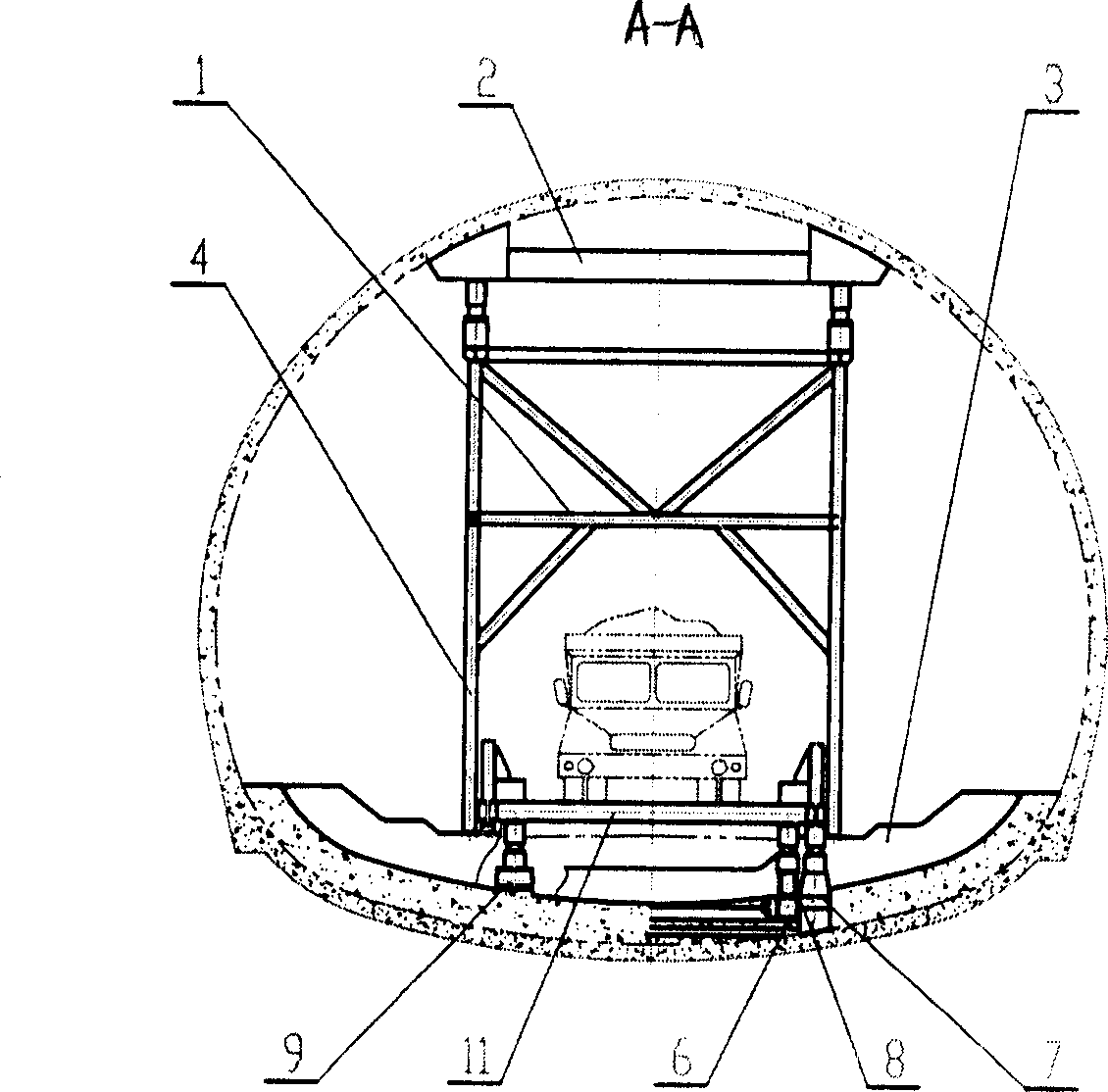 Tunnel overhead arch mould plate trolley possessing floating type traffic under carriage