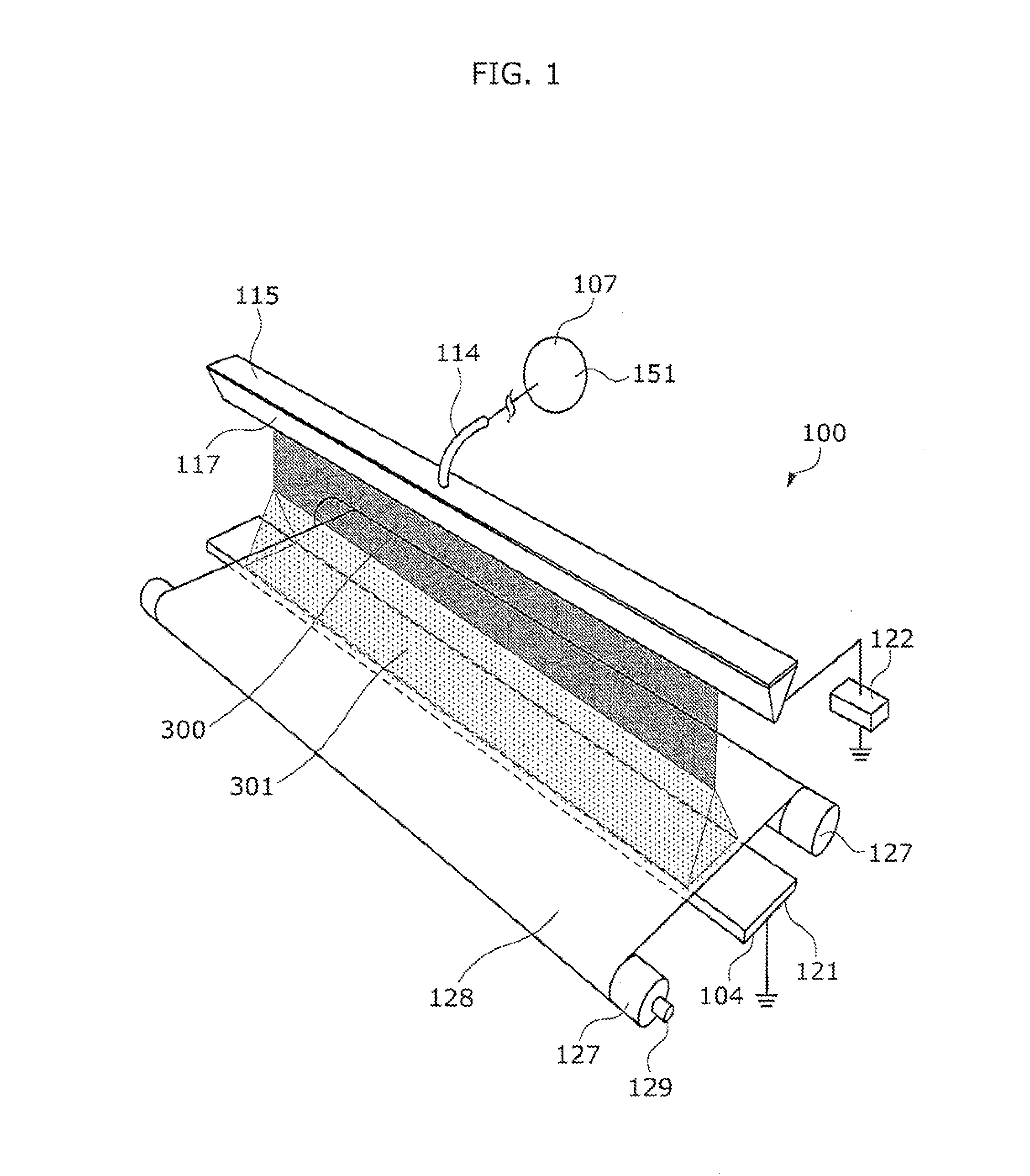 Nanofiber manufacturing apparatus and method of manufacturing nanofibers