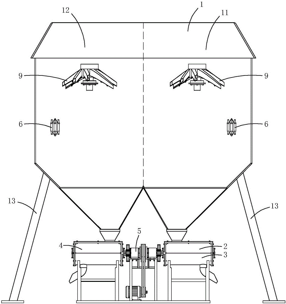 Logistics granary capable of achieving relatively uniform grain distribution