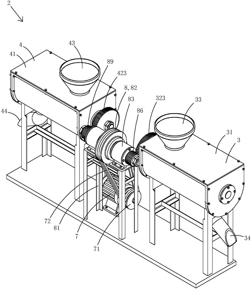 Logistics granary capable of achieving relatively uniform grain distribution