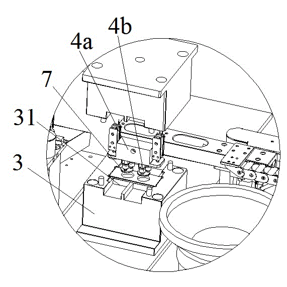 Automation device suitable for plastic molding