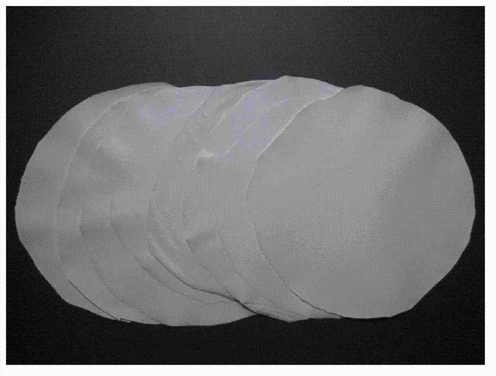 Functional wound dressing capable of accelerating wound healing and preparation method thereof