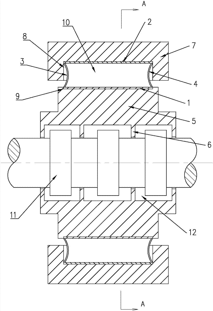 Labyrinth seal device with adjustable seal clearance