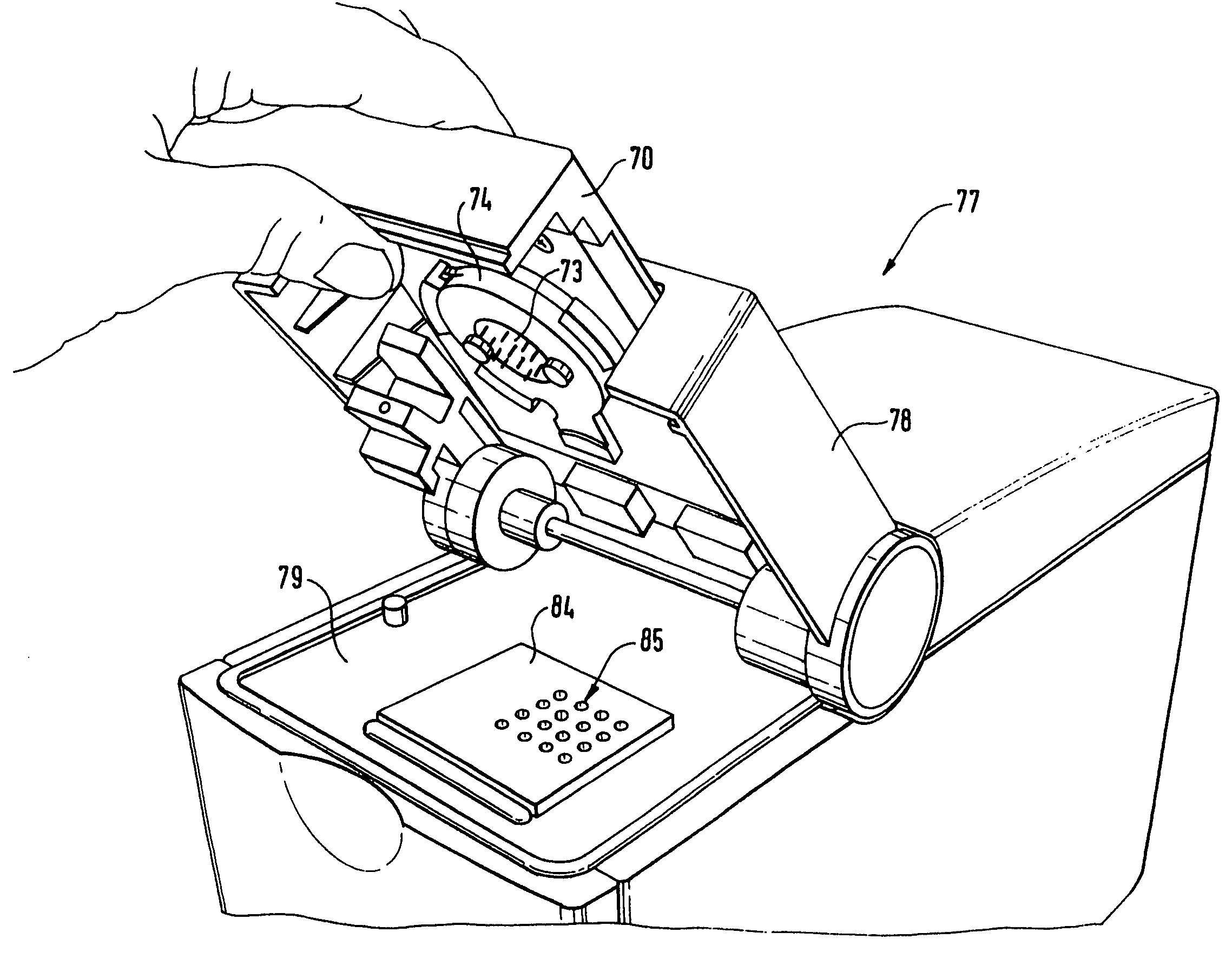 Apparatus for the operation of a microfluidic device