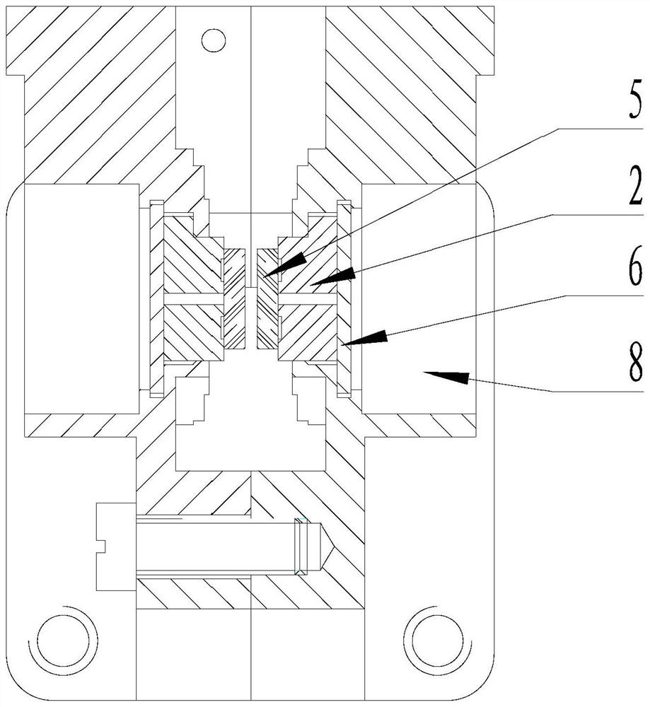 Novel high-reliability waveguide ring isolation assembly structure