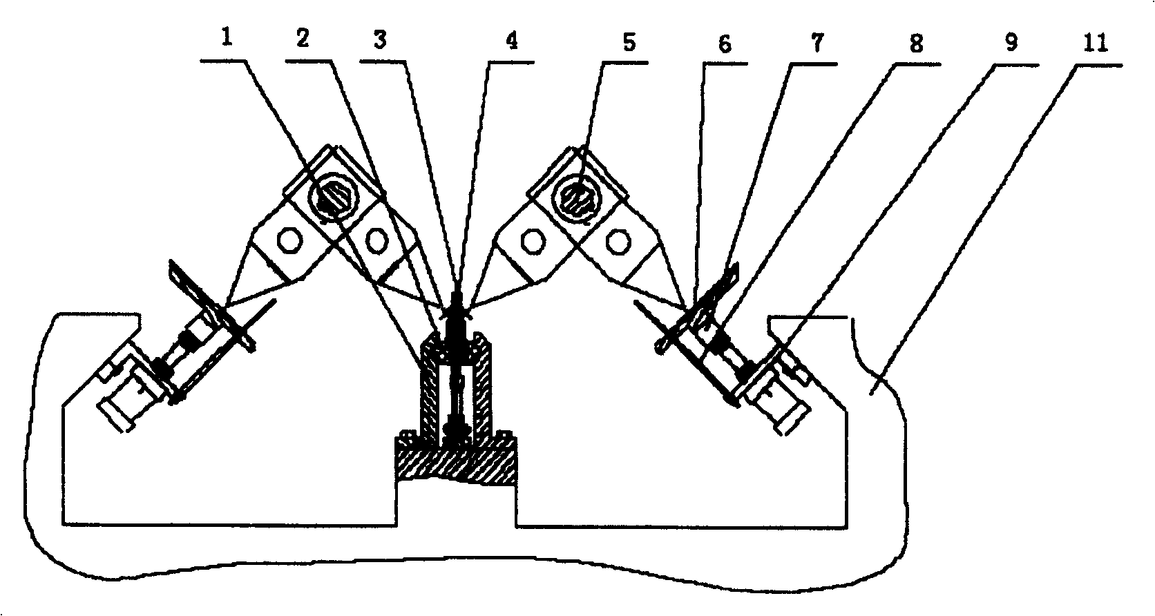 Automatic assembling mechanism for long tail clamp