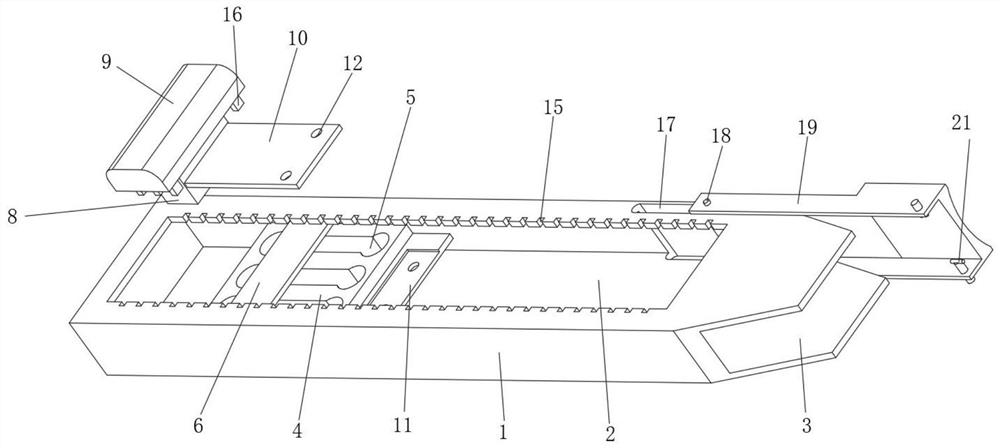 A curved utility knife that can actively trigger and reduce damage