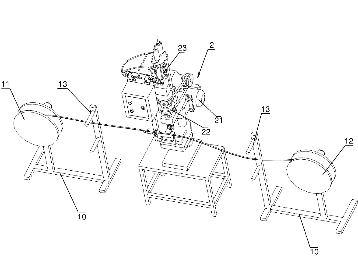 Inner hole toothing device for flexible strips