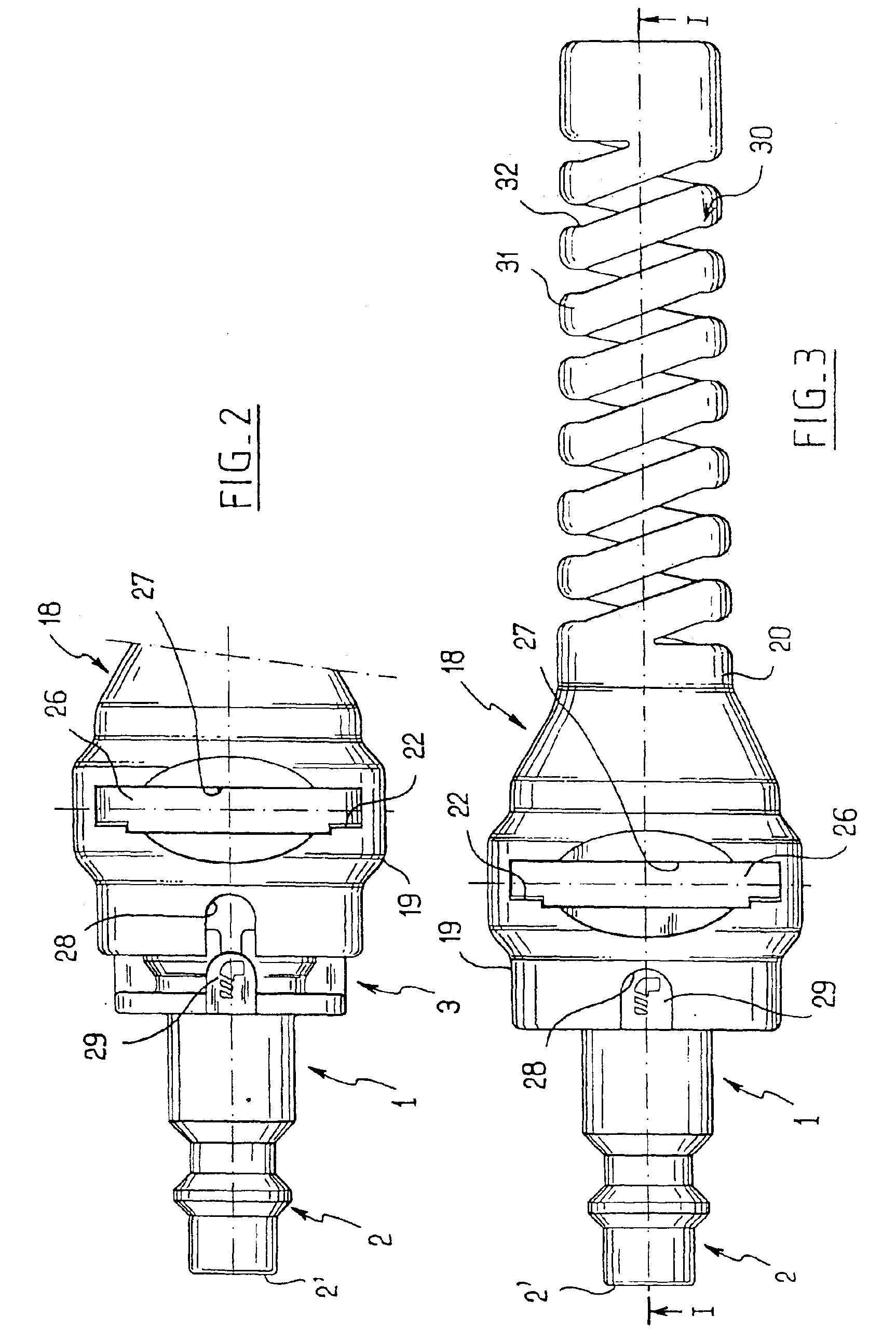 Connecting device comprising means for instantaneous connection of a pipe end to a member and means for protecting the connection