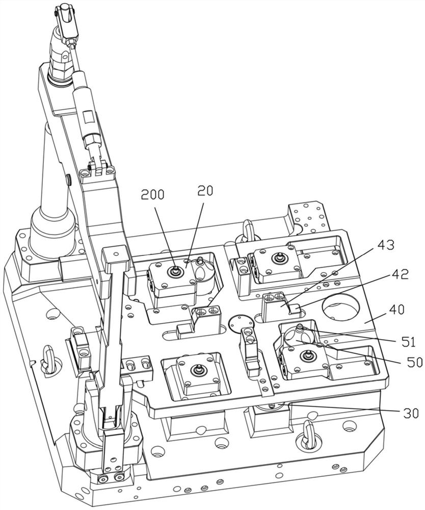 A reverse-pull fixture device for processing thin-walled gearbox casings