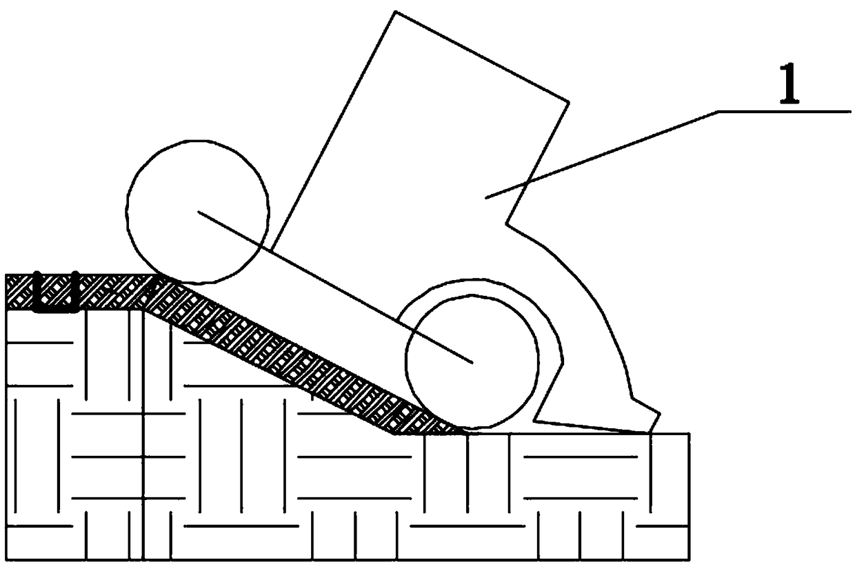 Construction technology for special-arc-shaped lakeshore slope of collapsible loess region through upper-and-lower-layer staggered-distance compaction