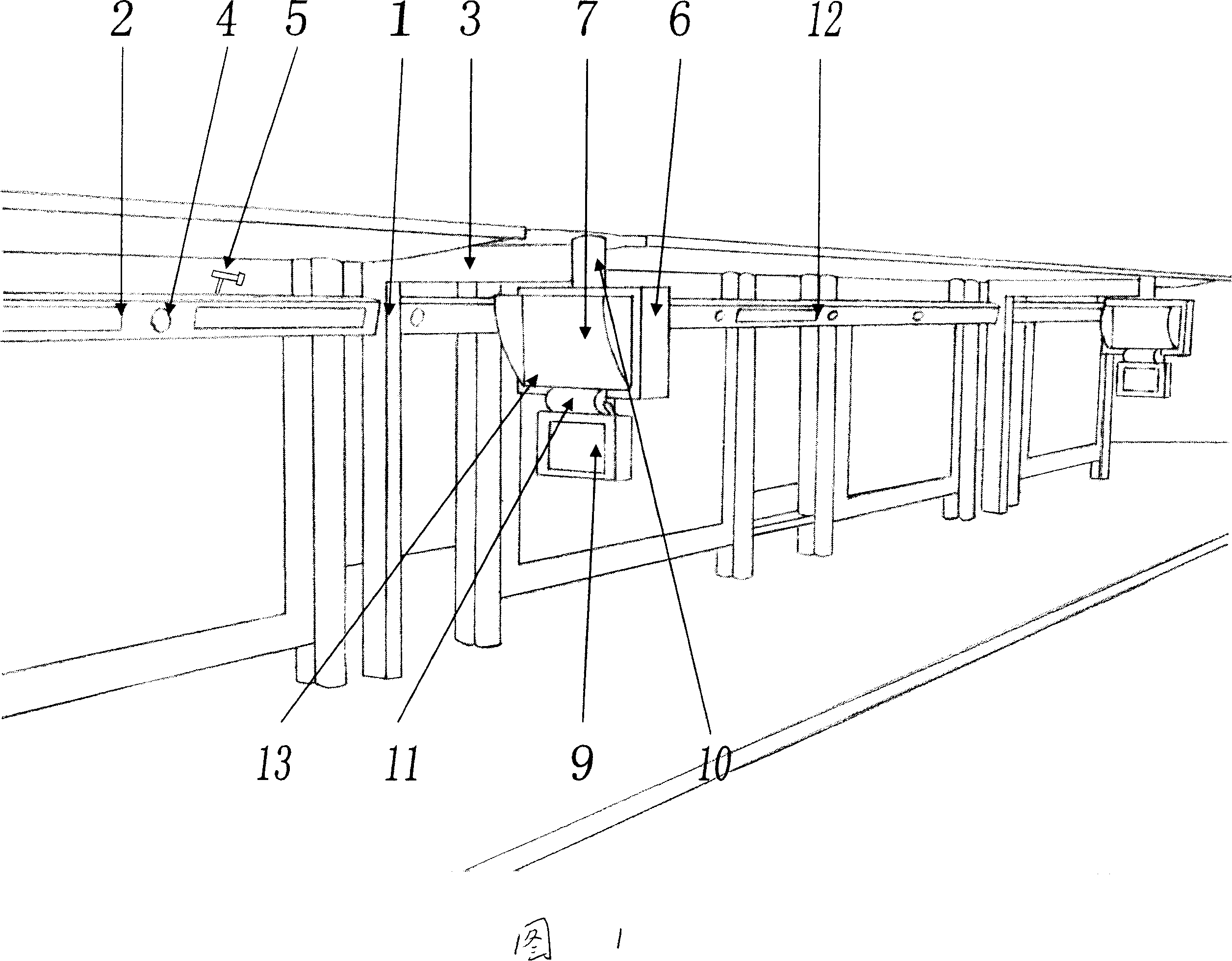 Video broadcast and information query integrated device at bus station