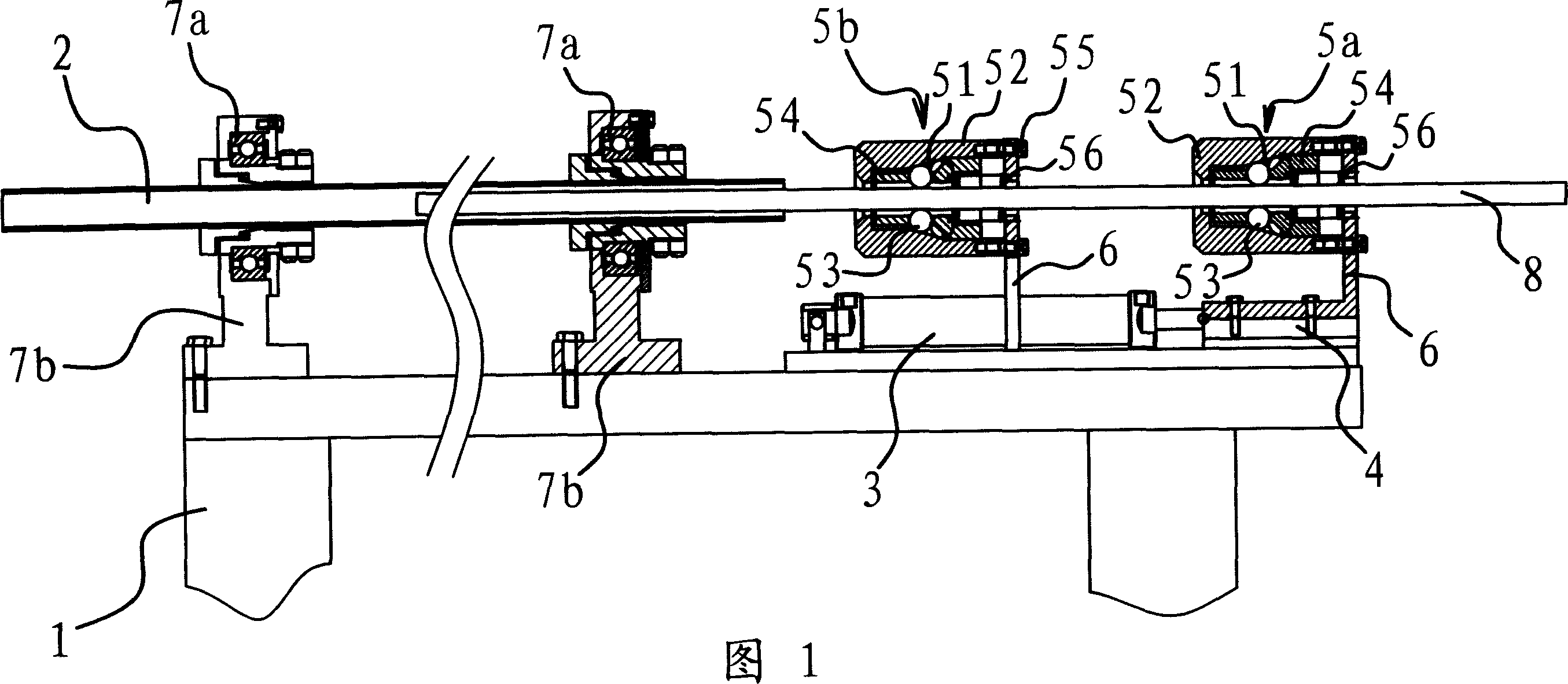 Automatic feeding device for lathe