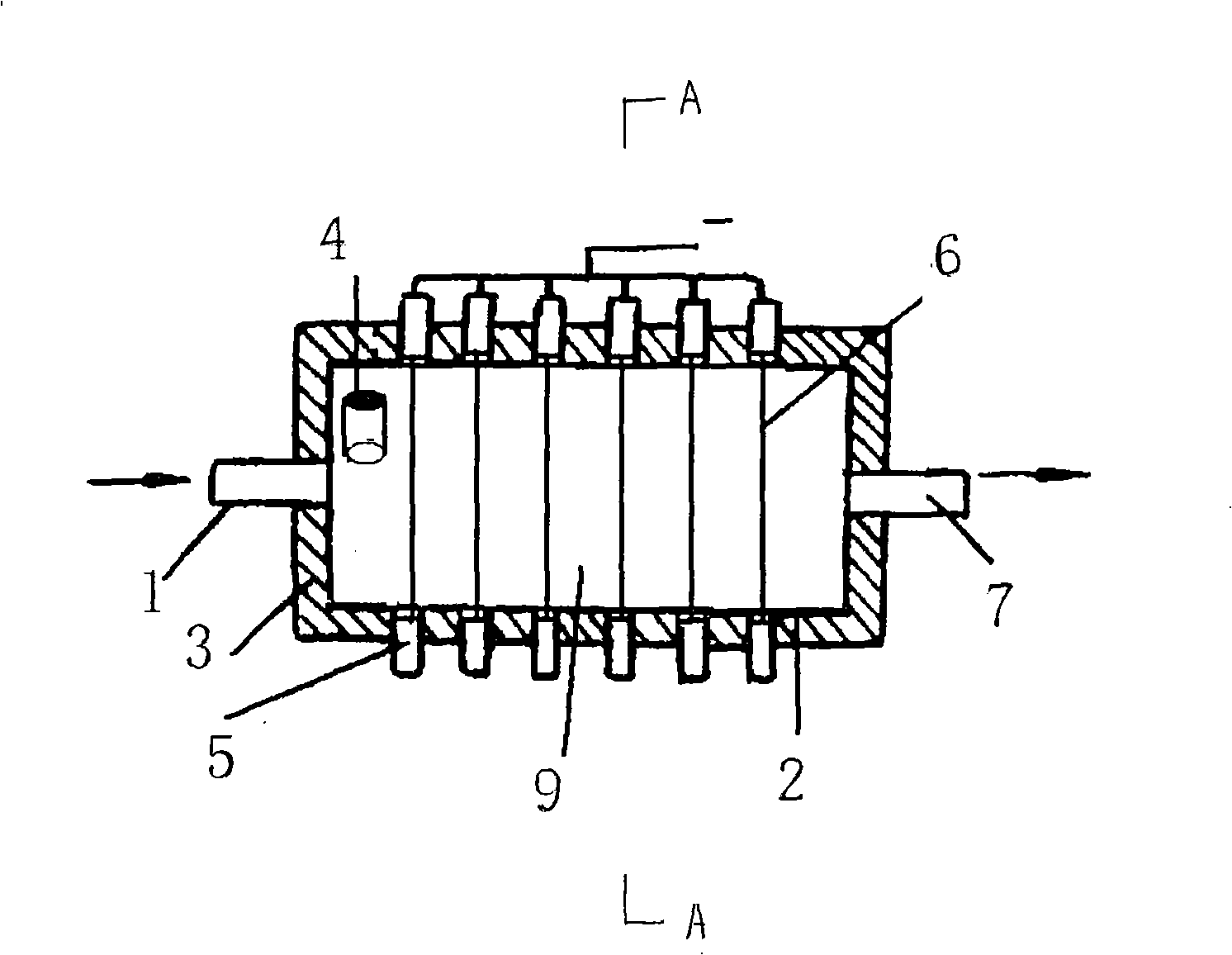 Target-striking off low-temperature plasma air purification method and device thereof