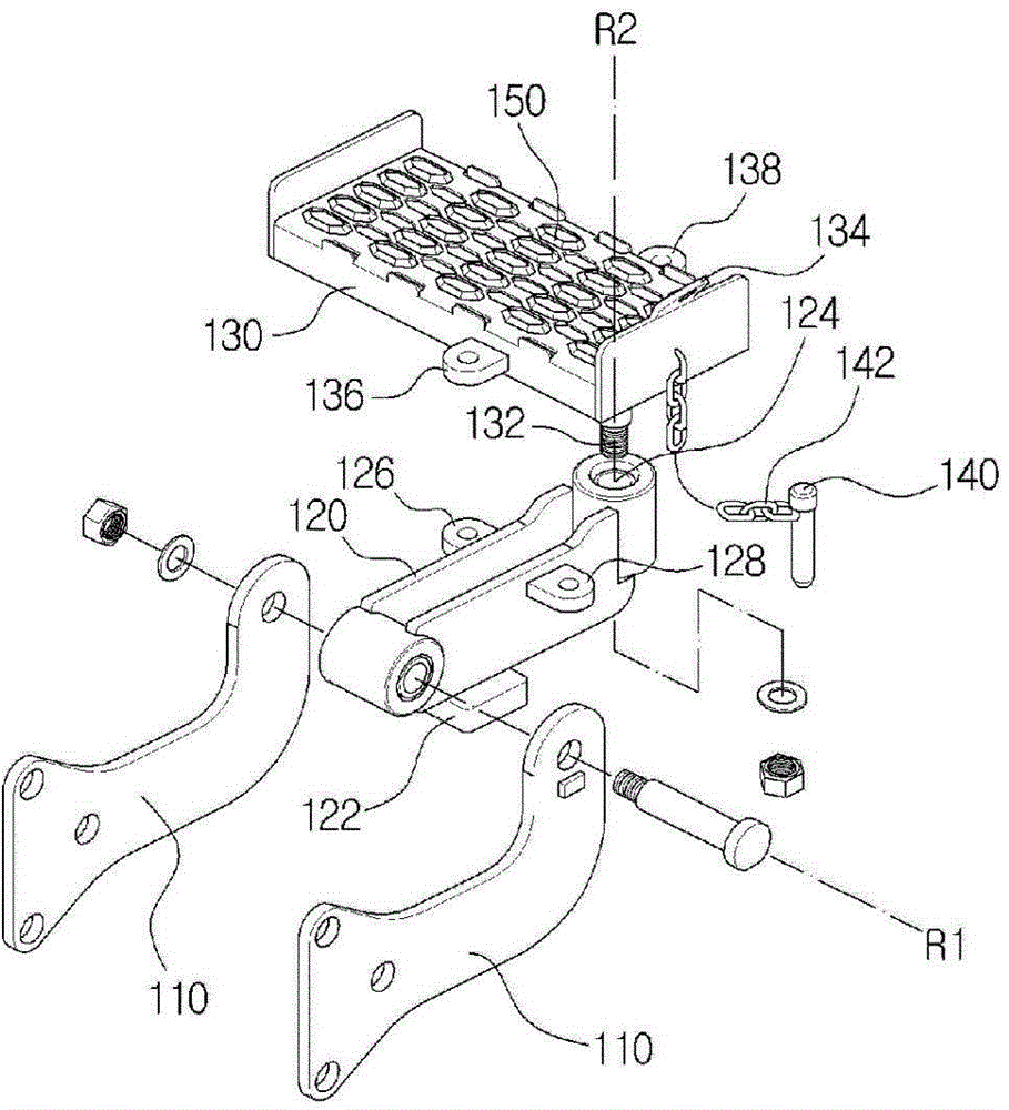 Foldable step for construction vehicle, and construction vehicle provided with such a step