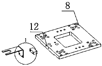 Swing delivery transmitting device for candy processing transportation